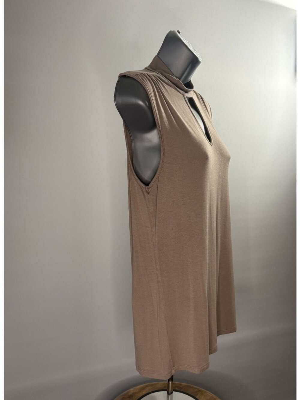 Jennifer Lopez Beige Sleeveless Keyhole Neckline Choker Cut Top Tunic Collar (M) - Picture 6 of 10